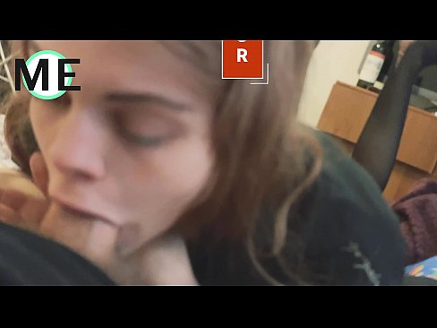 ❤️ Πούτσος στο λαιμό της, σκισμένο καλσόν και σκισμένα τακούνια Σούπερ πορνό ❌️❤